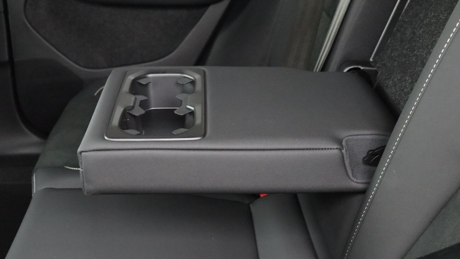 Volvo XC40 view 27