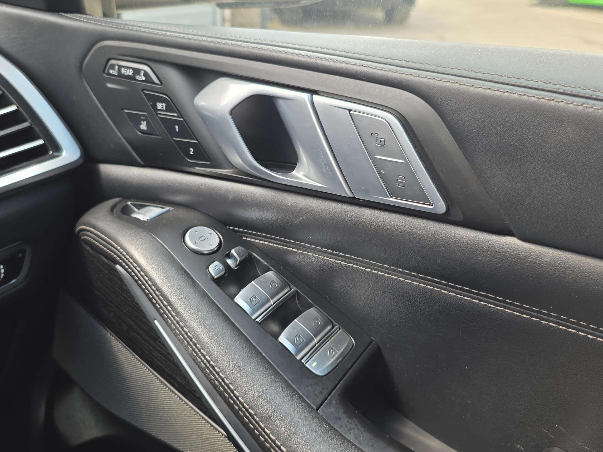 BMW X7 view 41