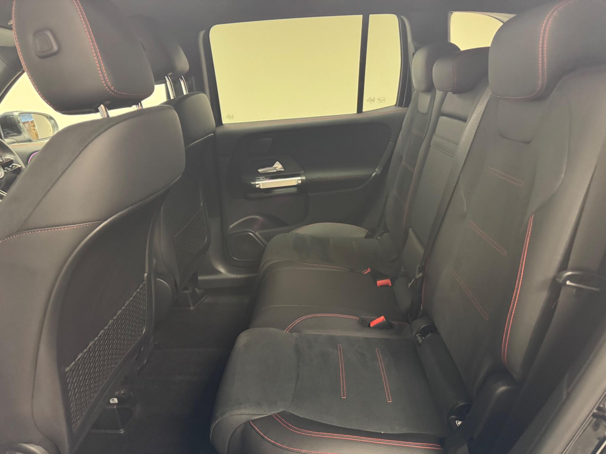 Mercedes-Benz GLB view 10