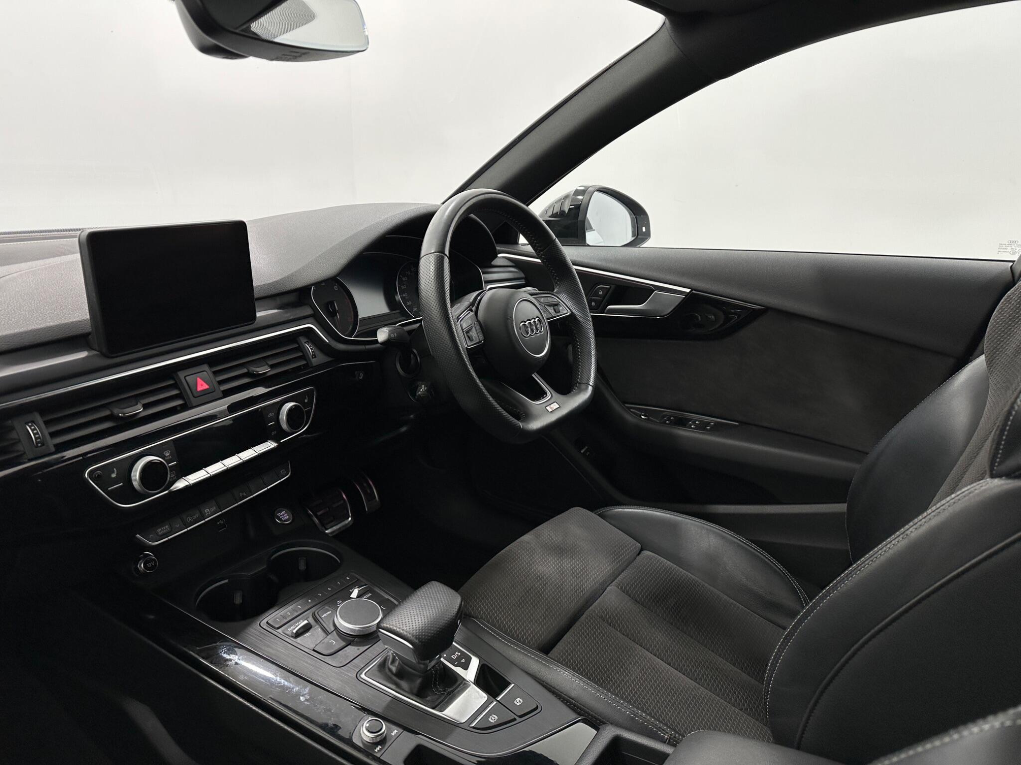 Audi A4 view 32