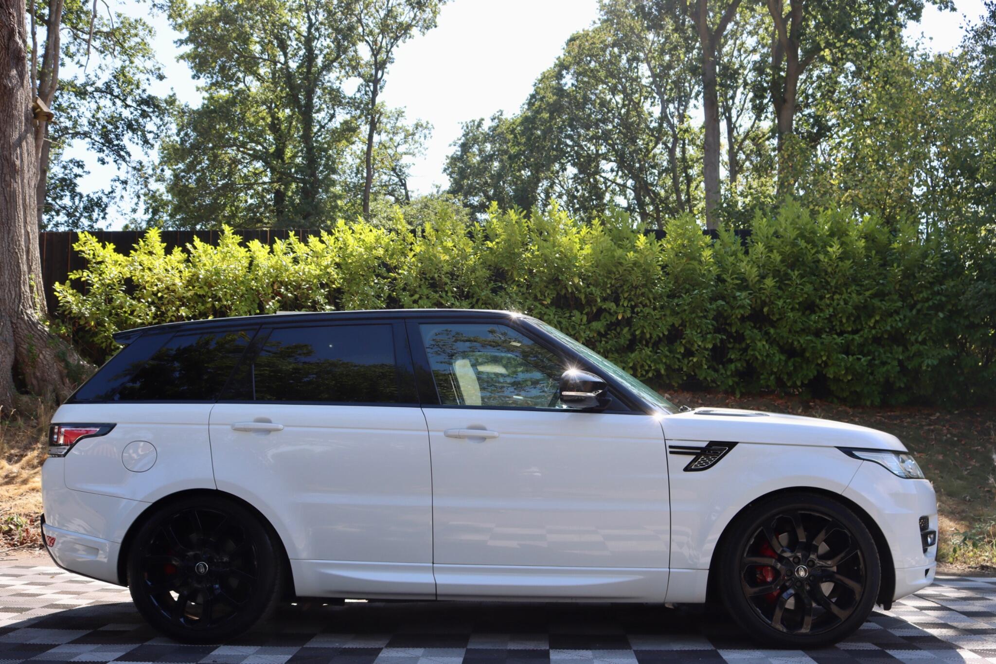 Land Rover Range Rover Sport view 2