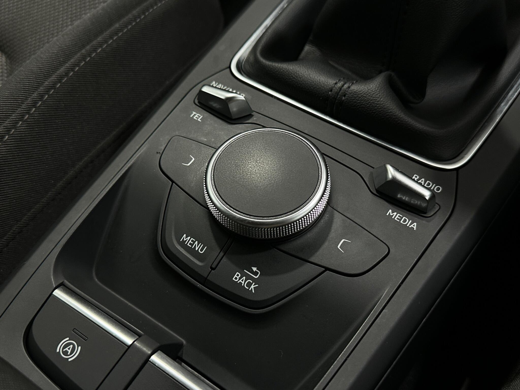 Audi Q2 view 21