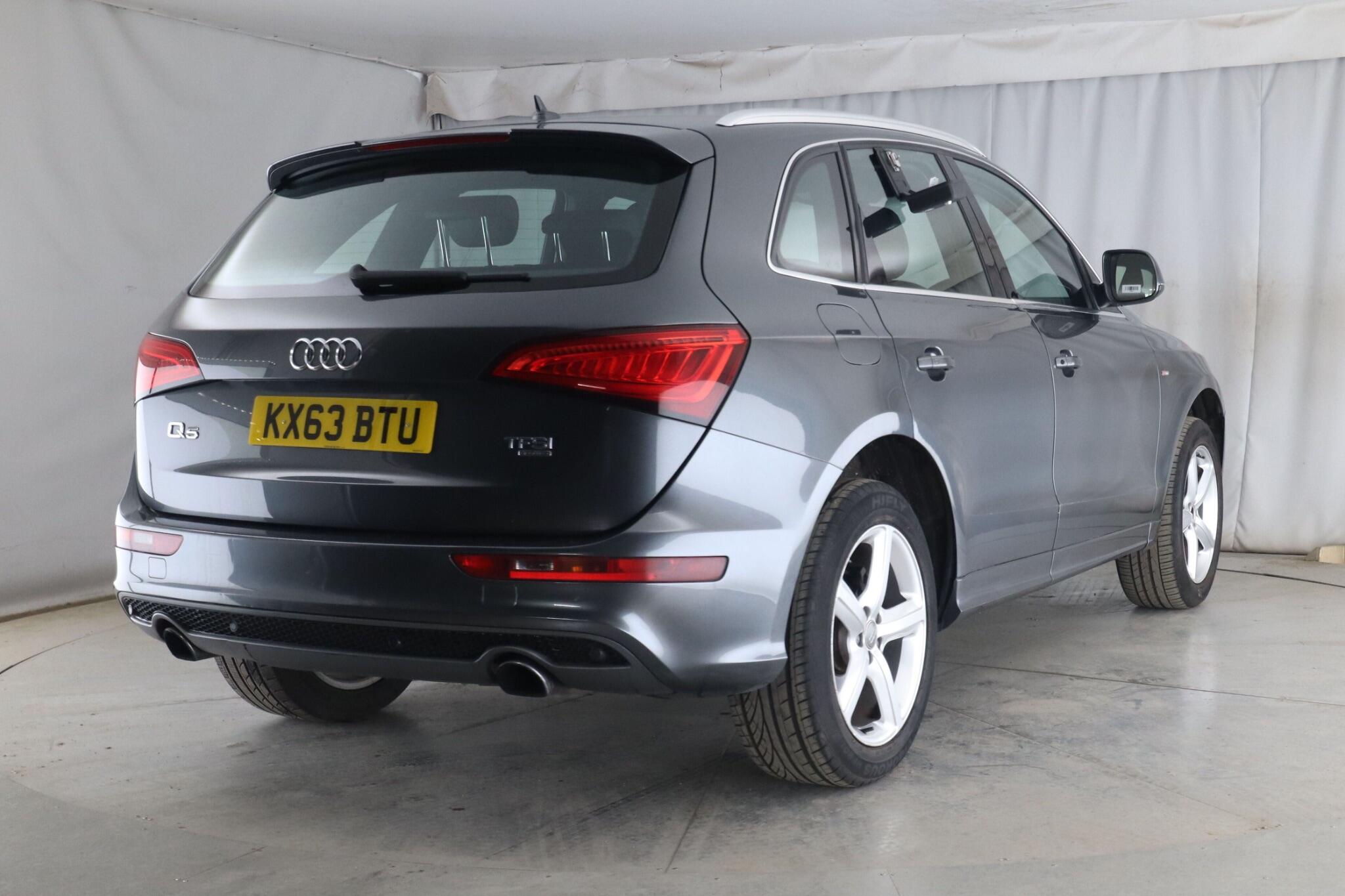 Audi Q5 view 4