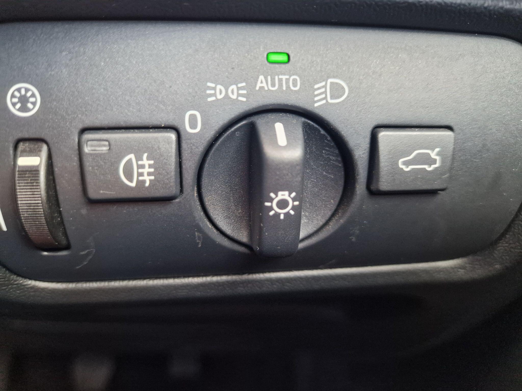 Volvo V40 Cross Country view 34