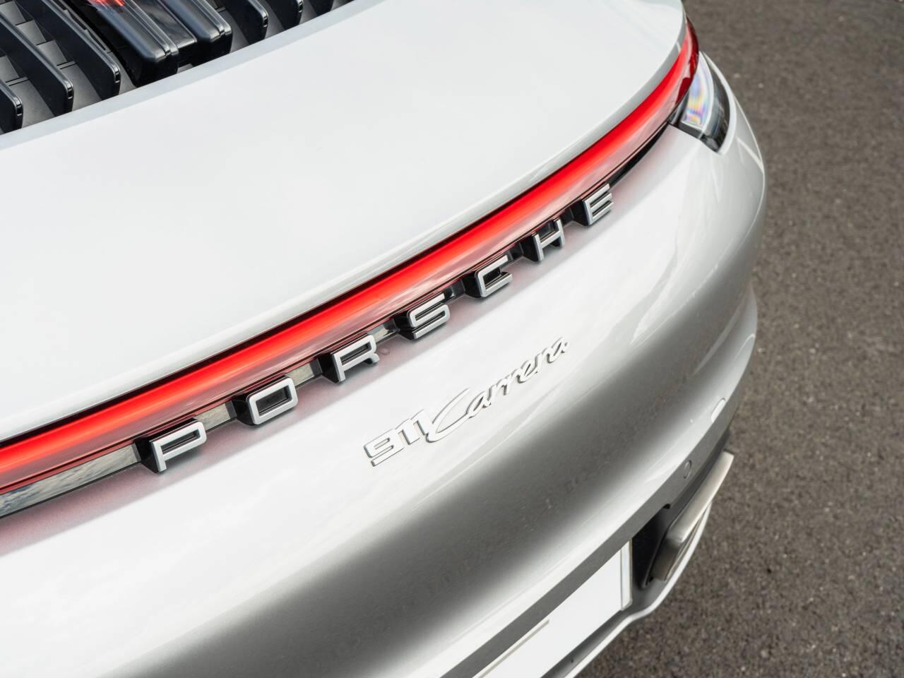 Porsche 911 view 10