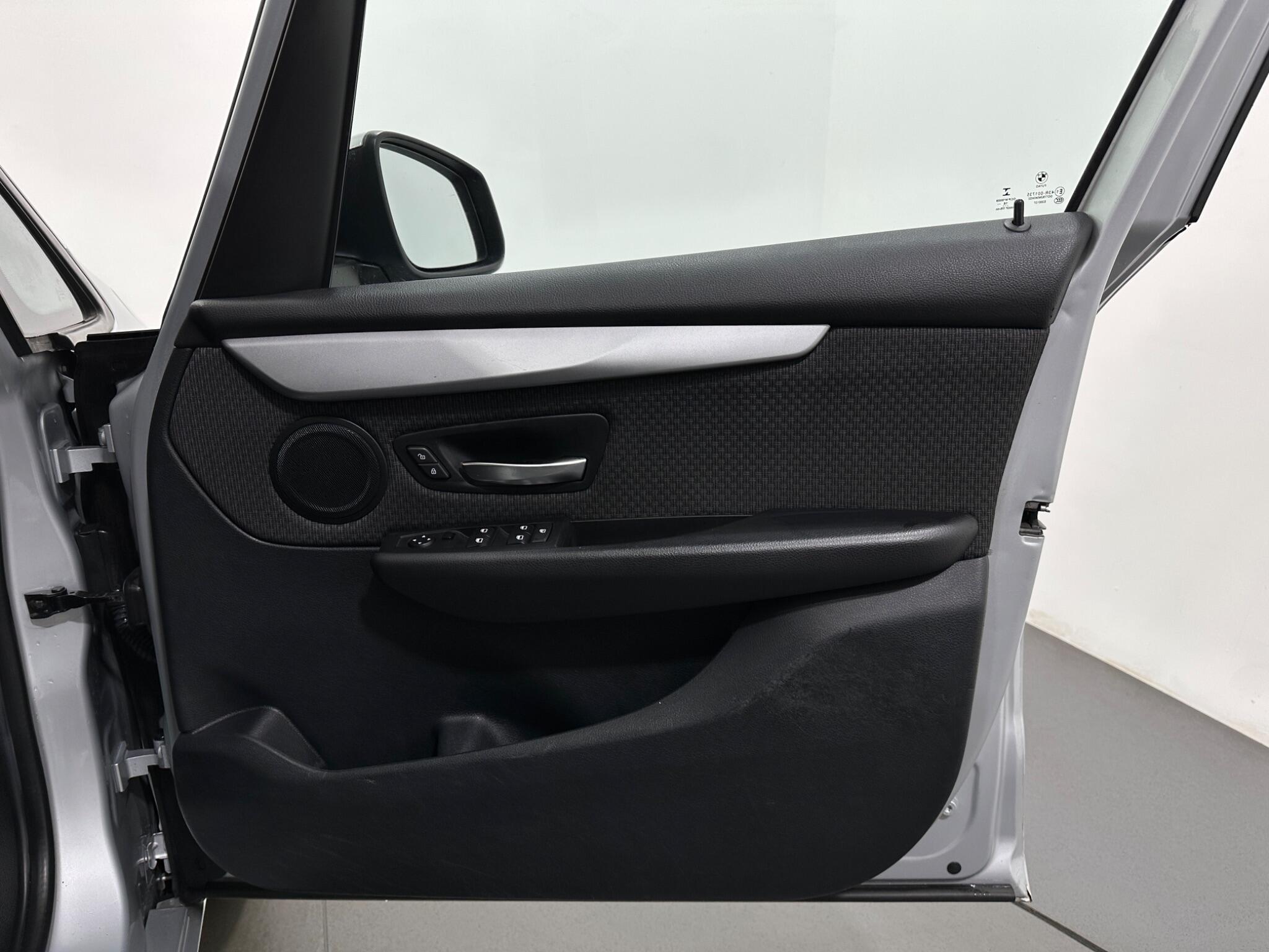 BMW 2 Series view 33