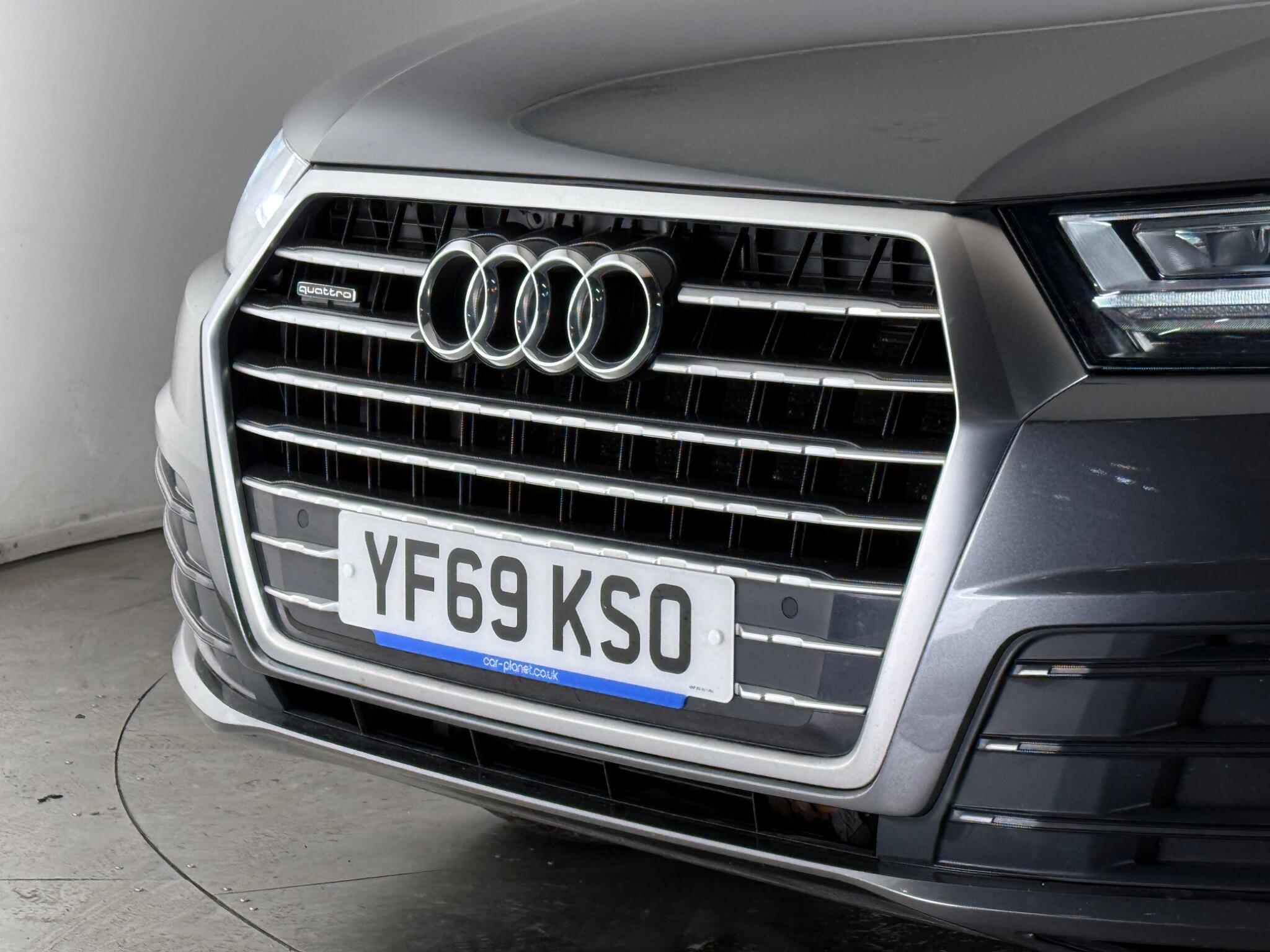 Audi Q7 view 37