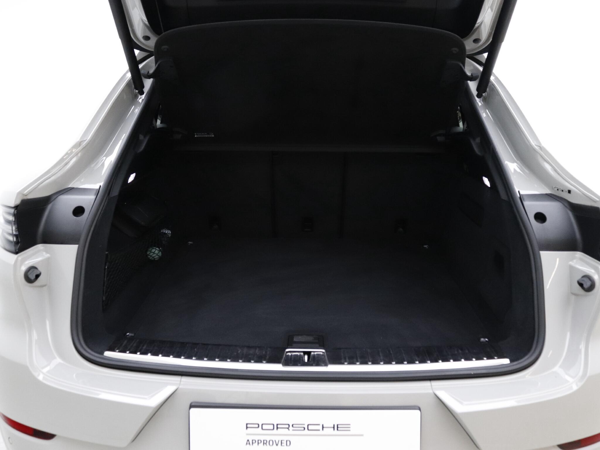 Porsche Cayenne view 19
