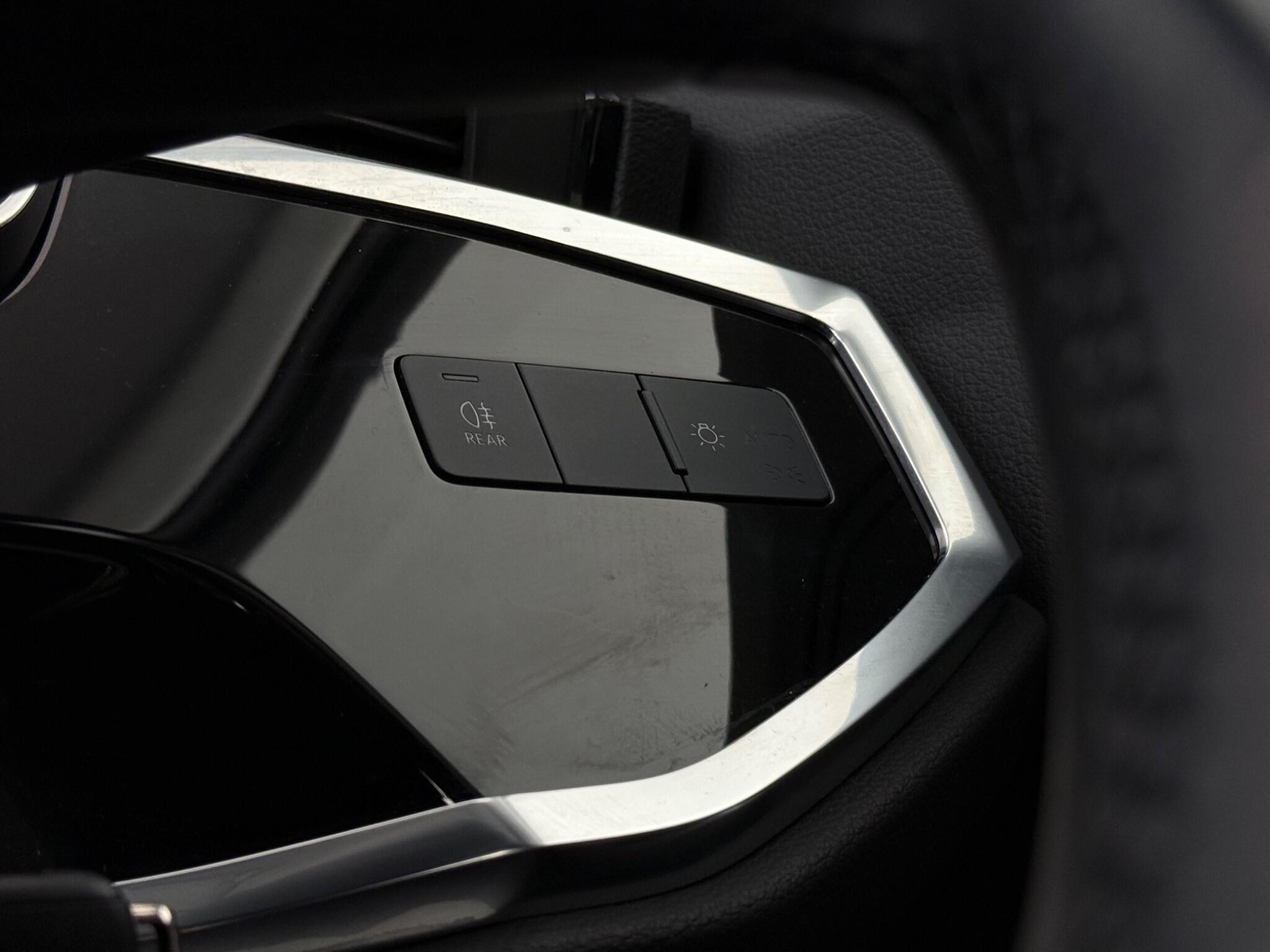 Audi Q3 view 19