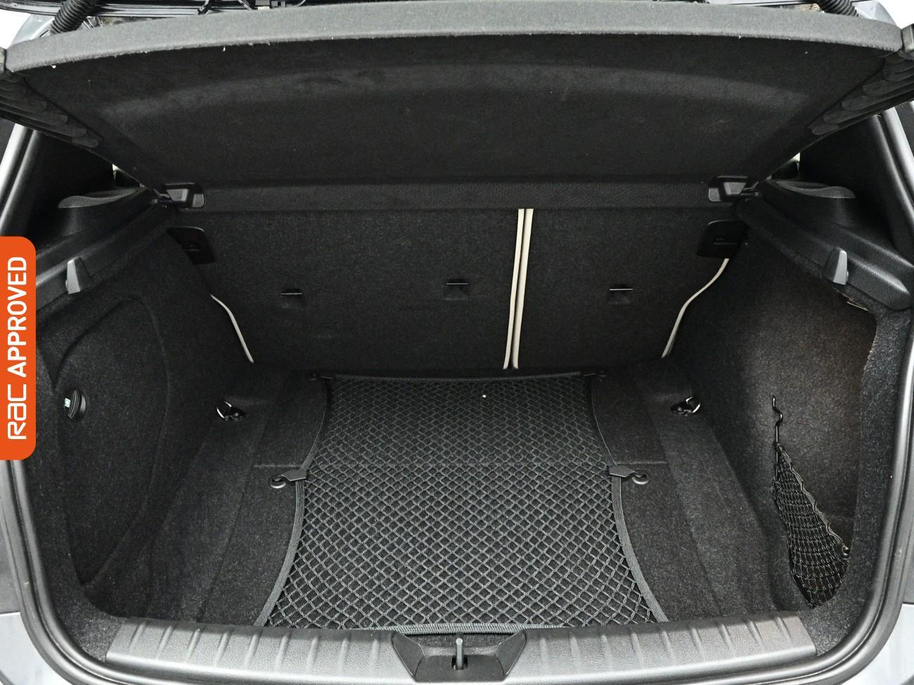 BMW 1 Series view 28