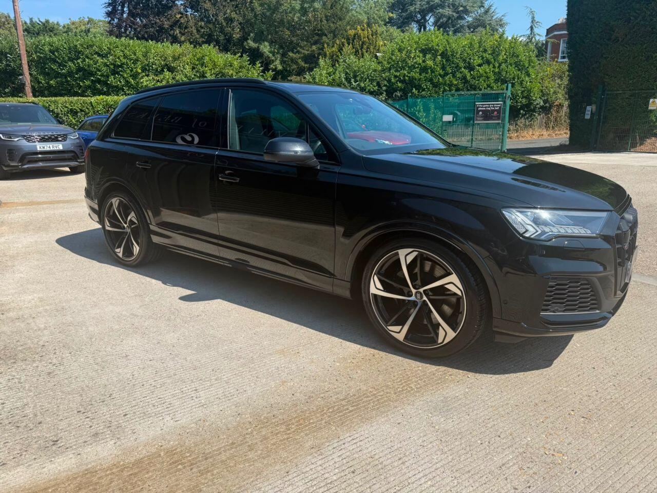 Audi SQ7 view 10
