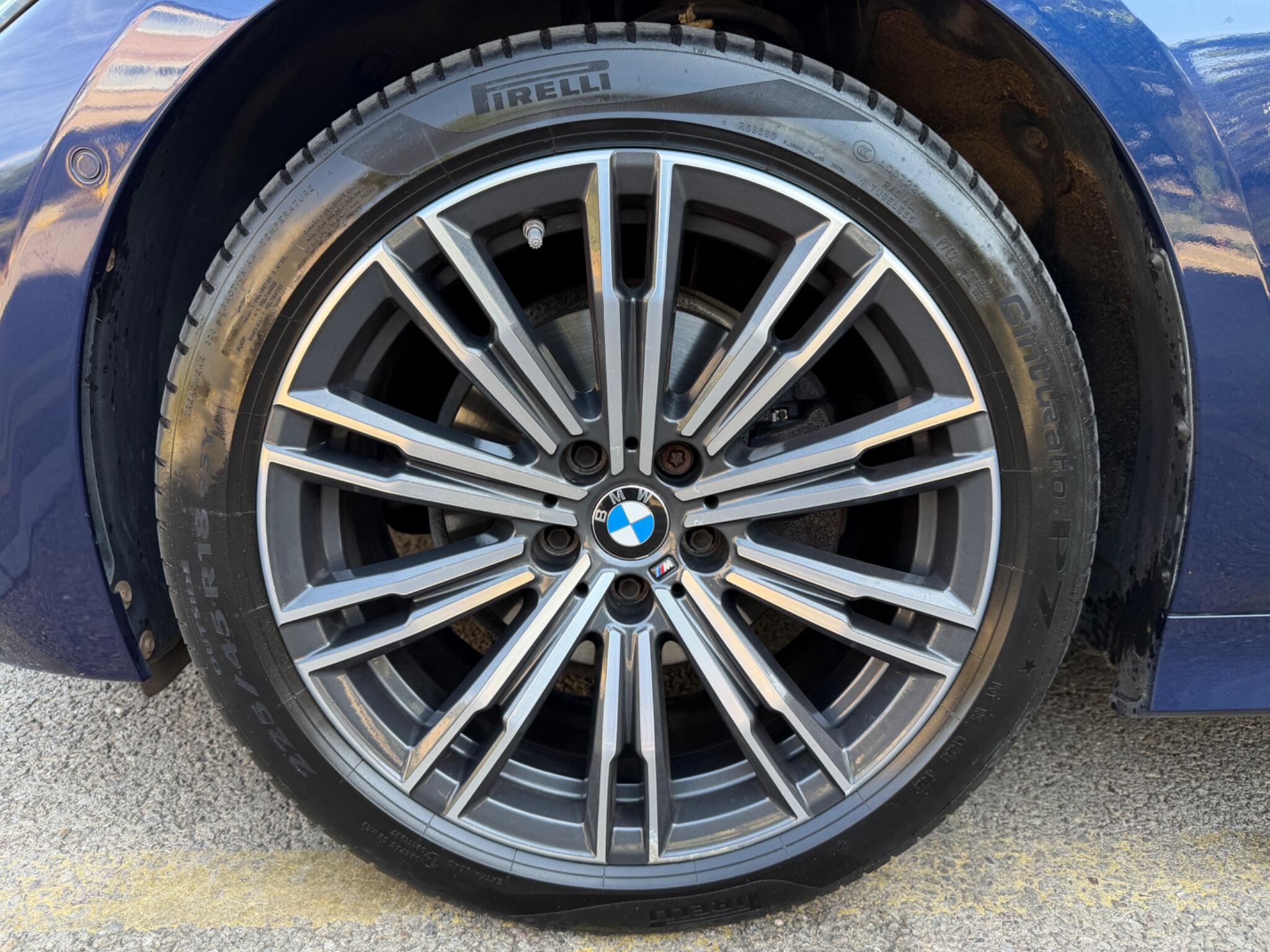 BMW 3 Series view 35