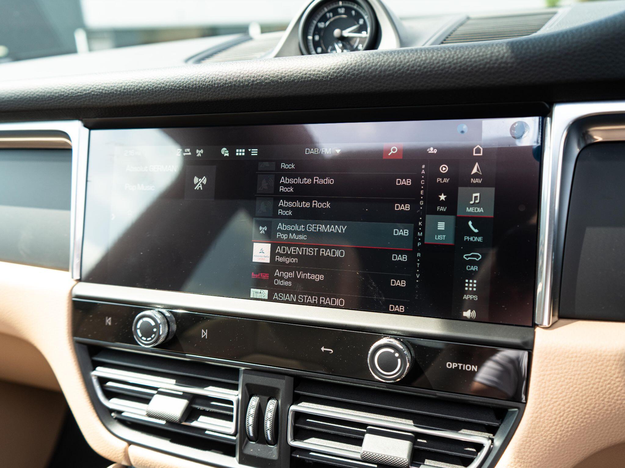 Porsche Macan view 38