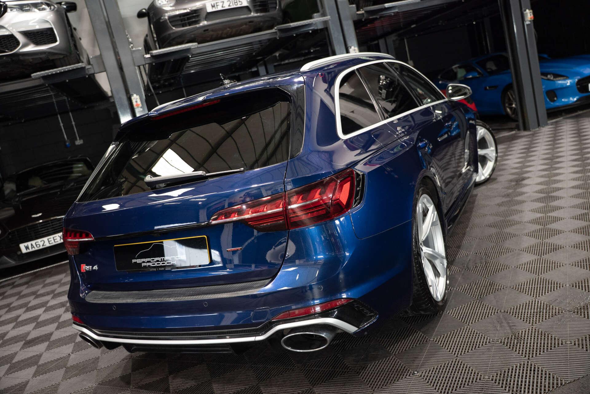 Audi RS4 Avant view 24