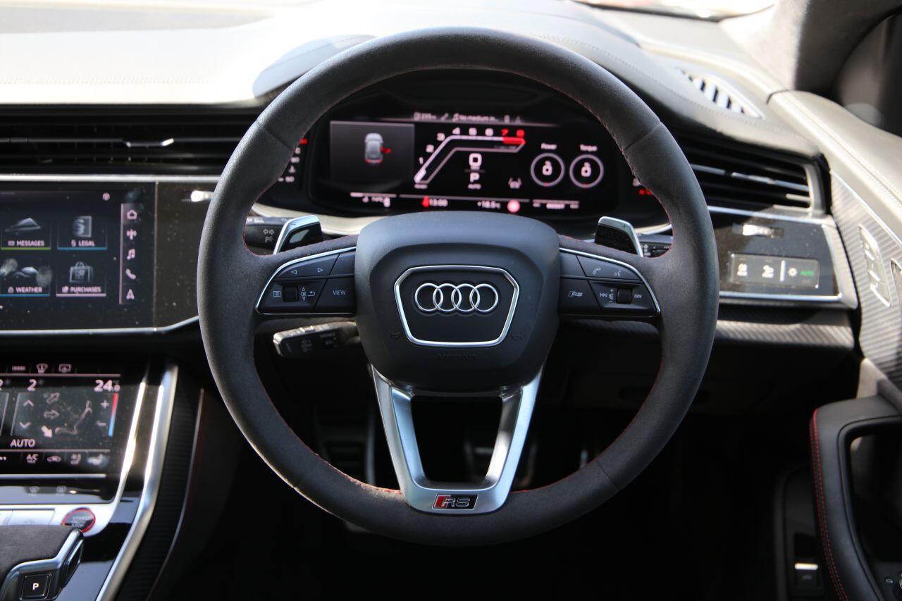 Audi RS Q8 view 28