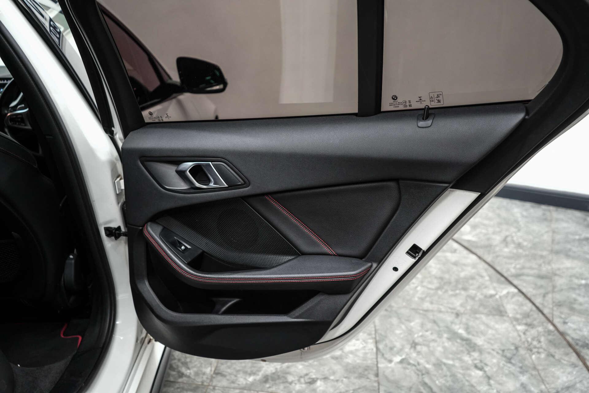 BMW 1 Series view 20