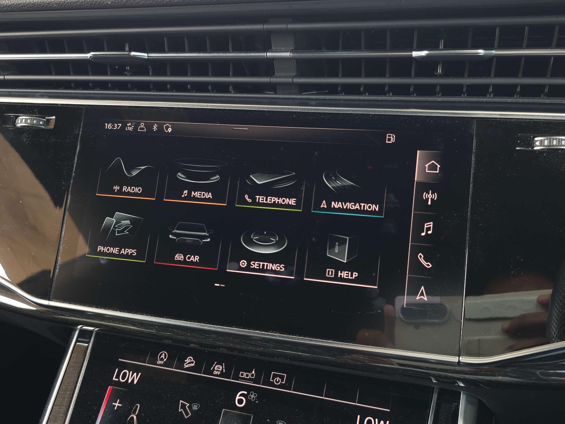 Audi Q8 view 38