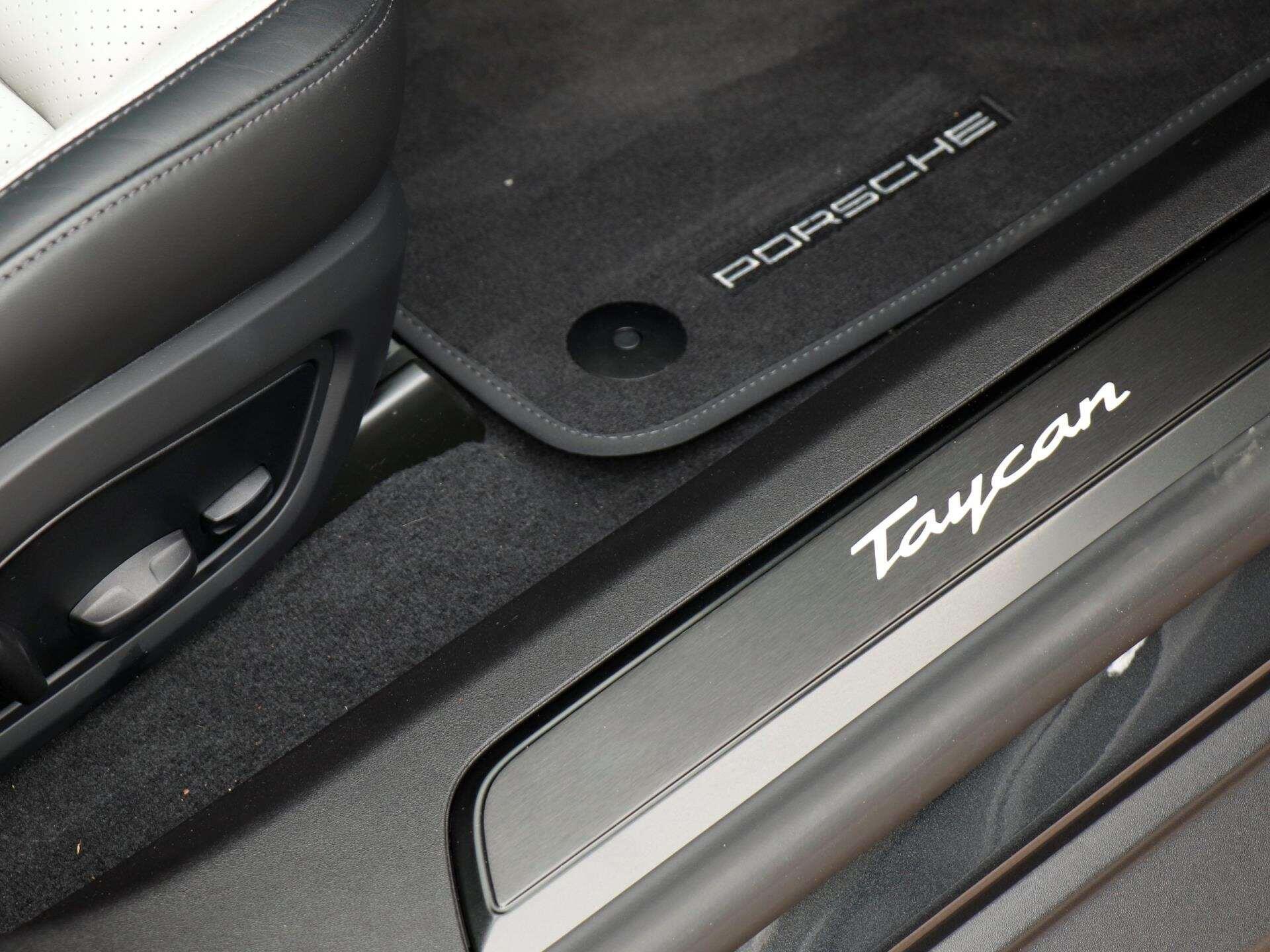 Porsche Taycan view 24