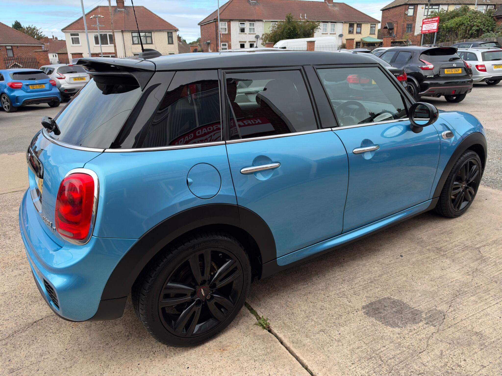 Mini Hatch view 4
