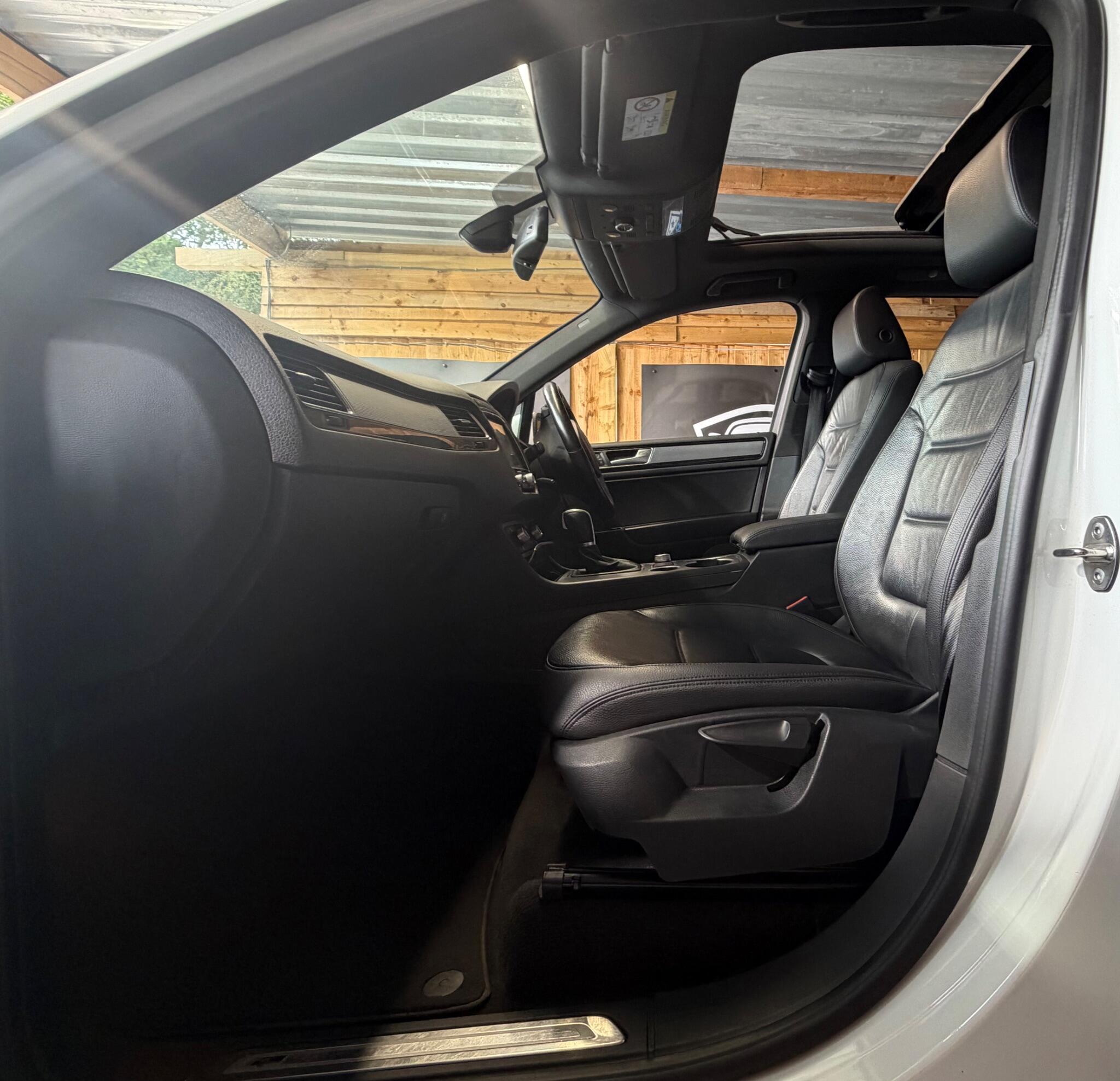 Volkswagen Touareg view 33