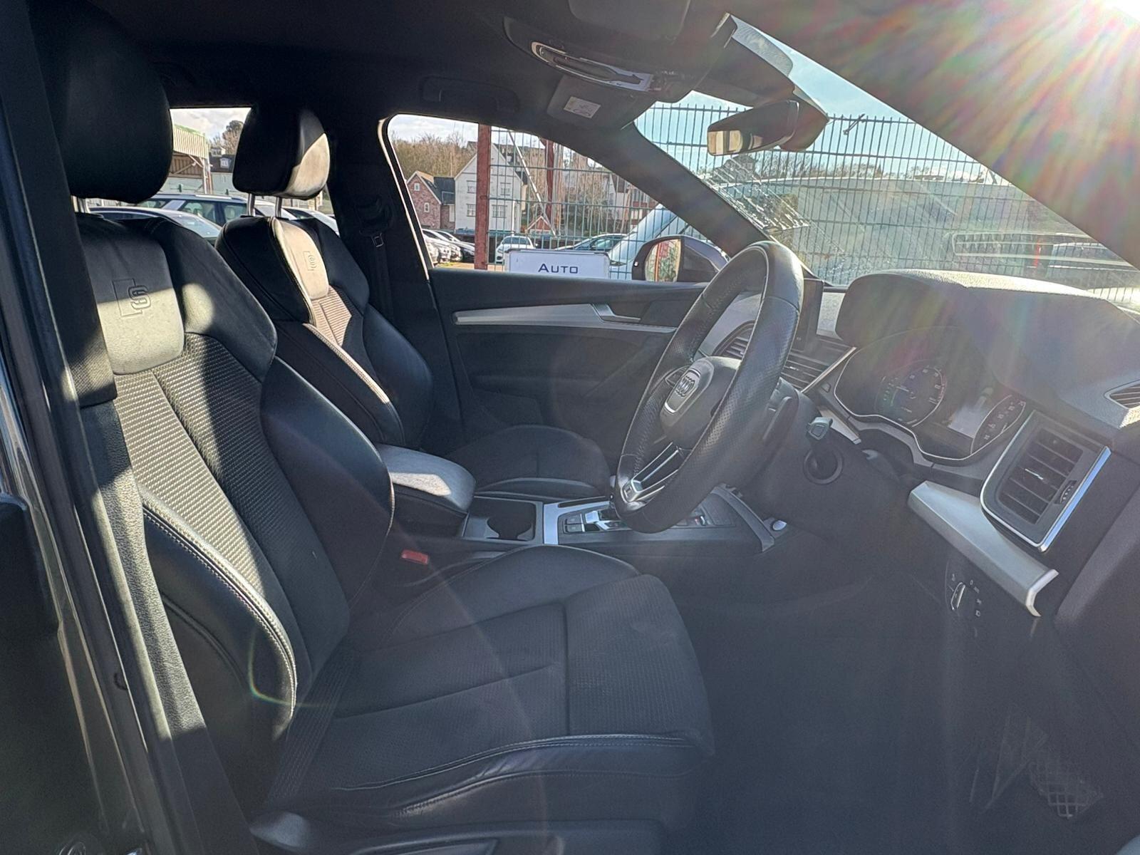Audi Q5 view 14