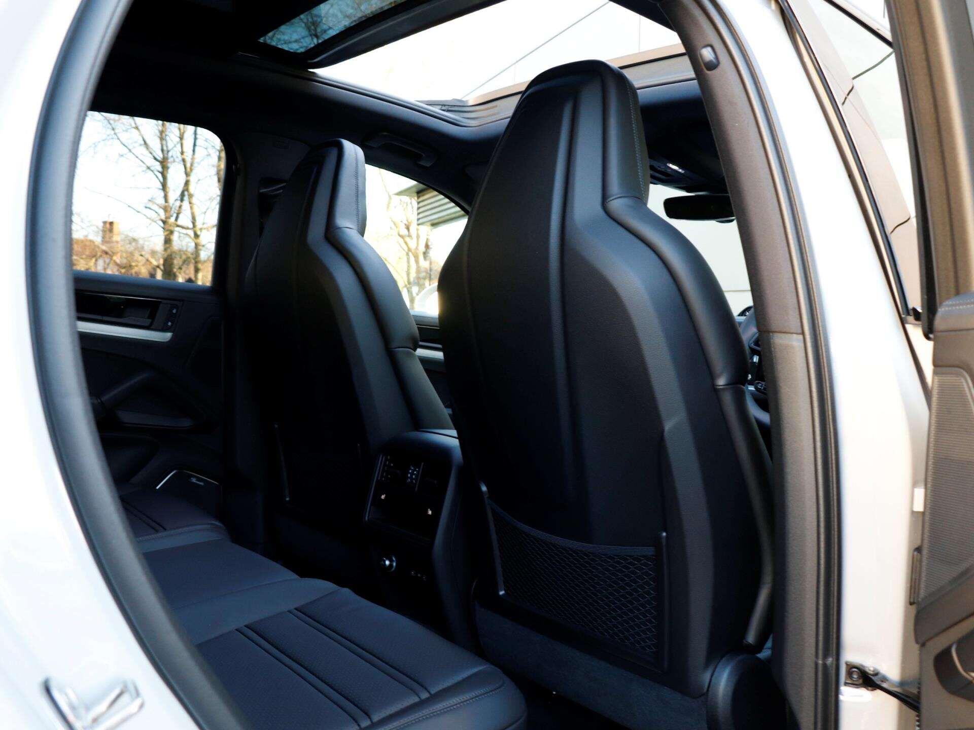 Porsche Cayenne view 28