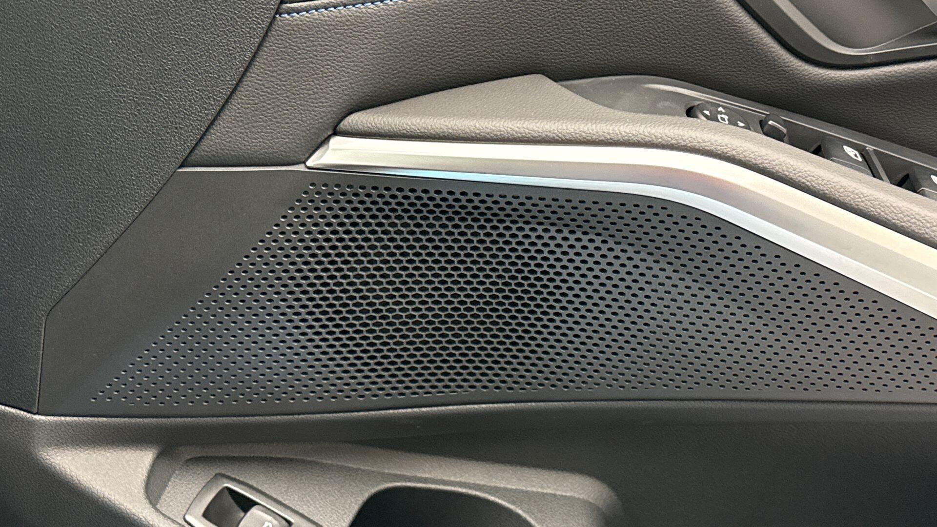 BMW 3 Series view 21