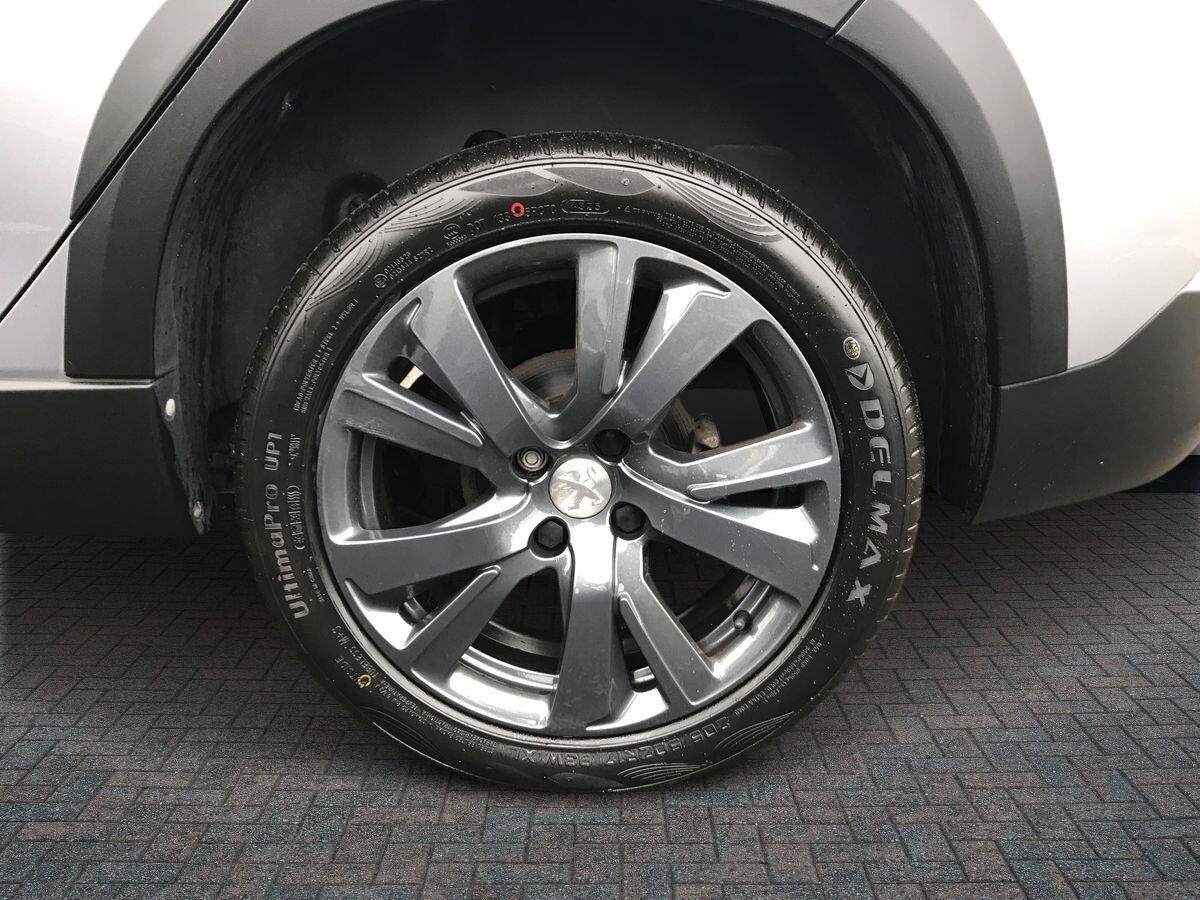 Peugeot 2008 view 12