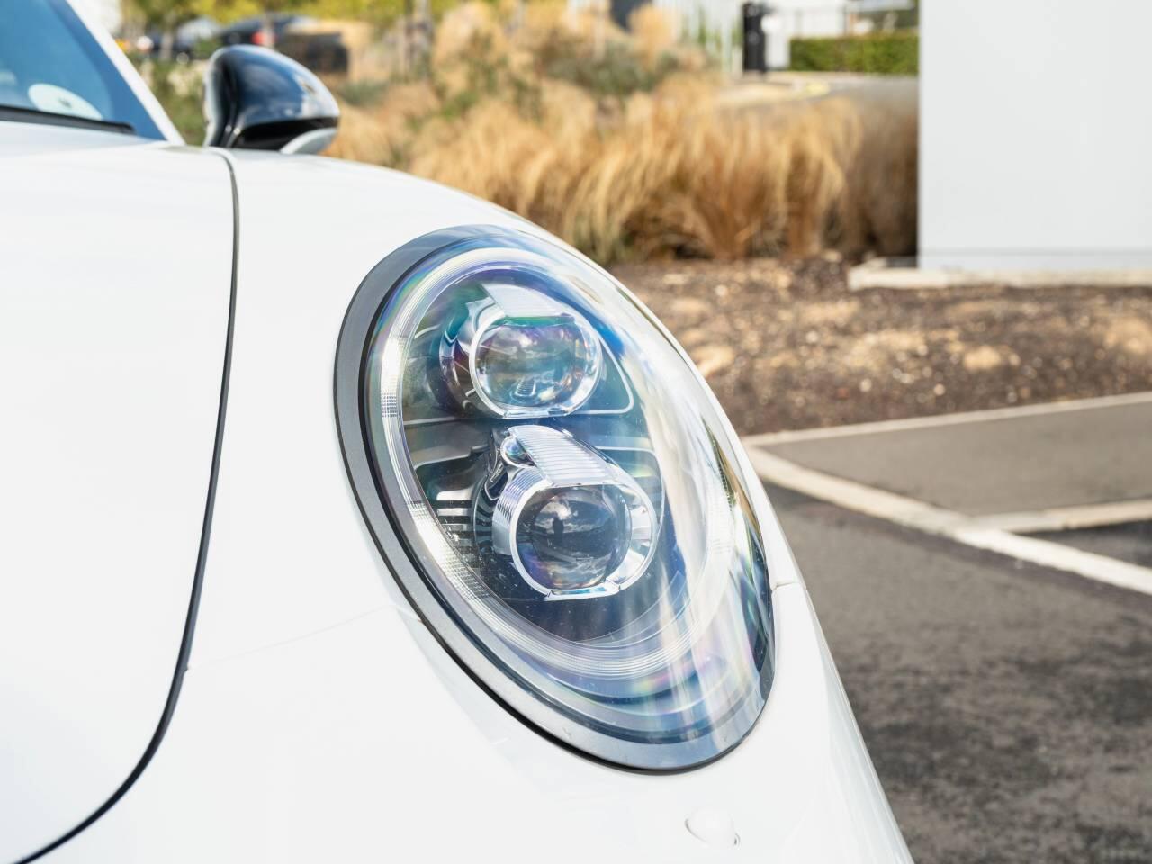Porsche 911 view 18