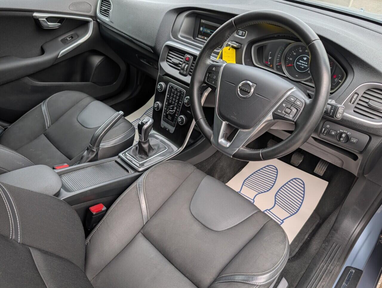Volvo V40 view 2