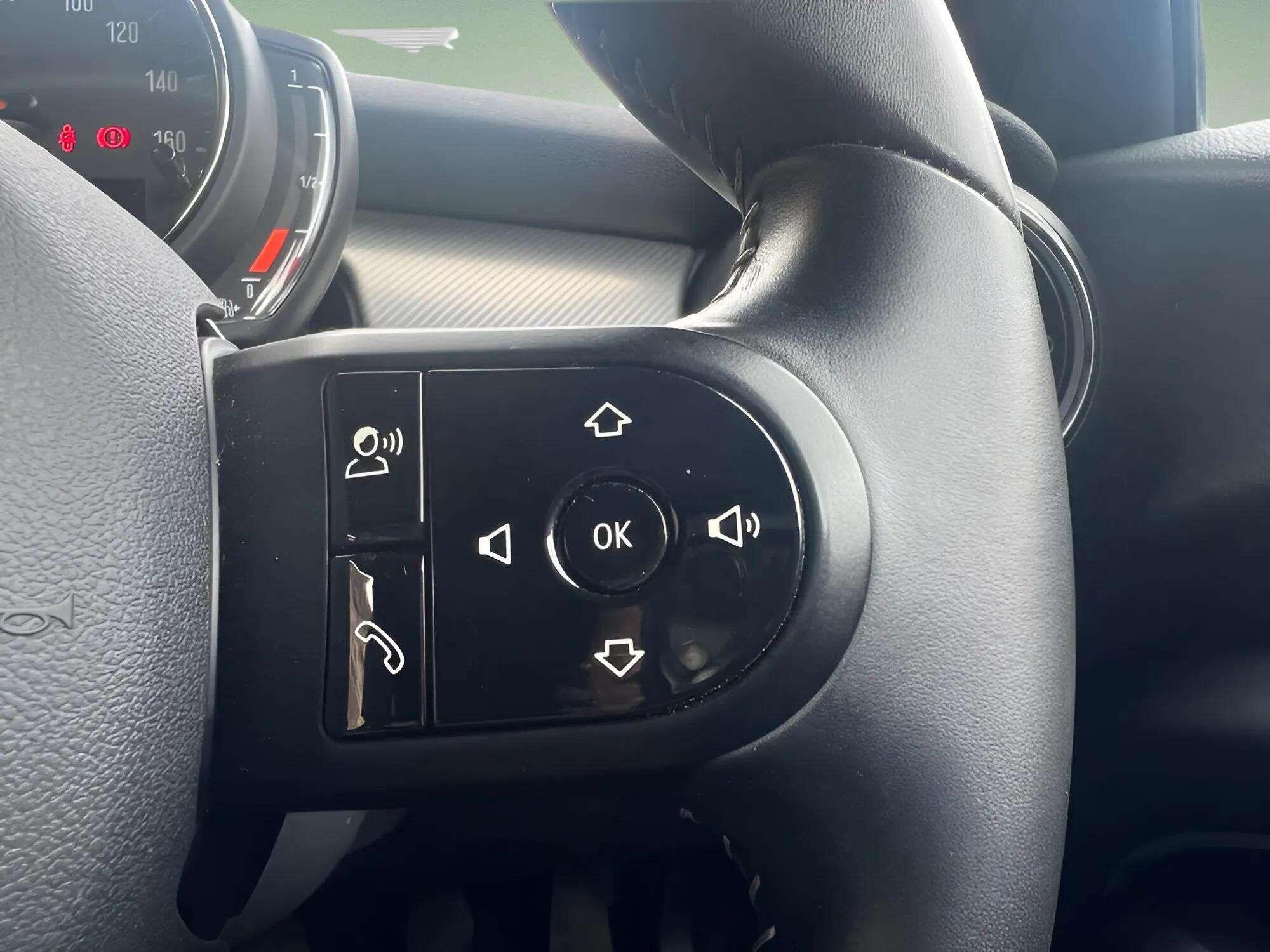 Mini Hatch view 24