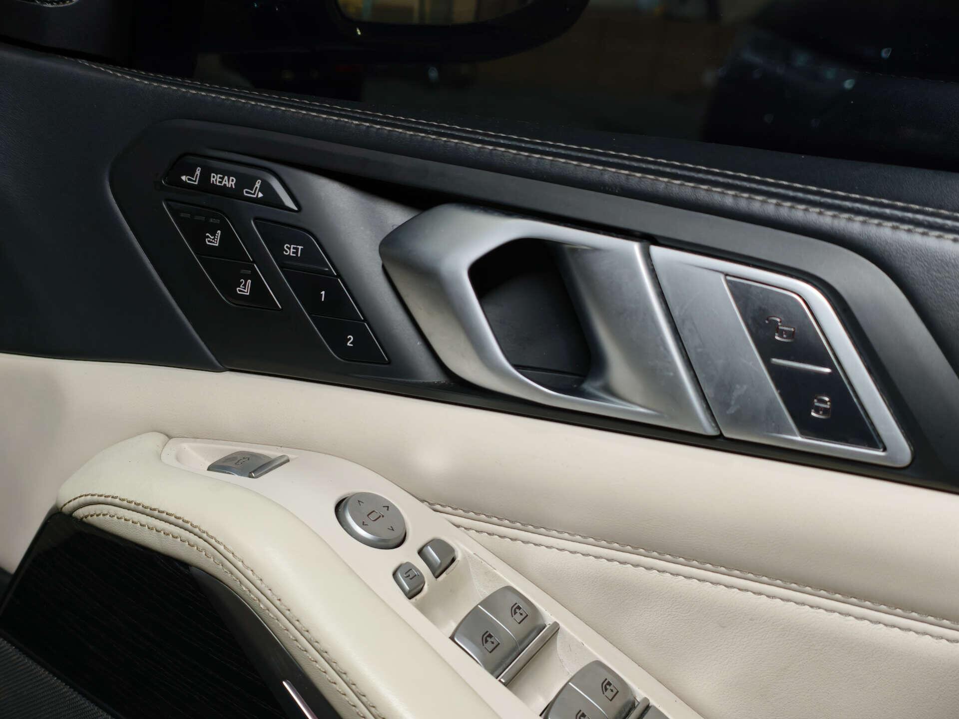 BMW X7 view 36