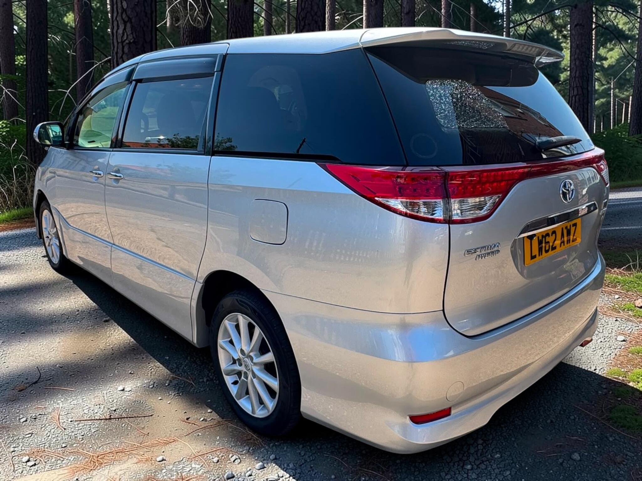 Toyota Estima view 4