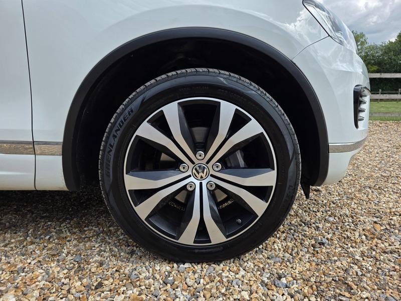 2015 Volkswagen Touareg image 20