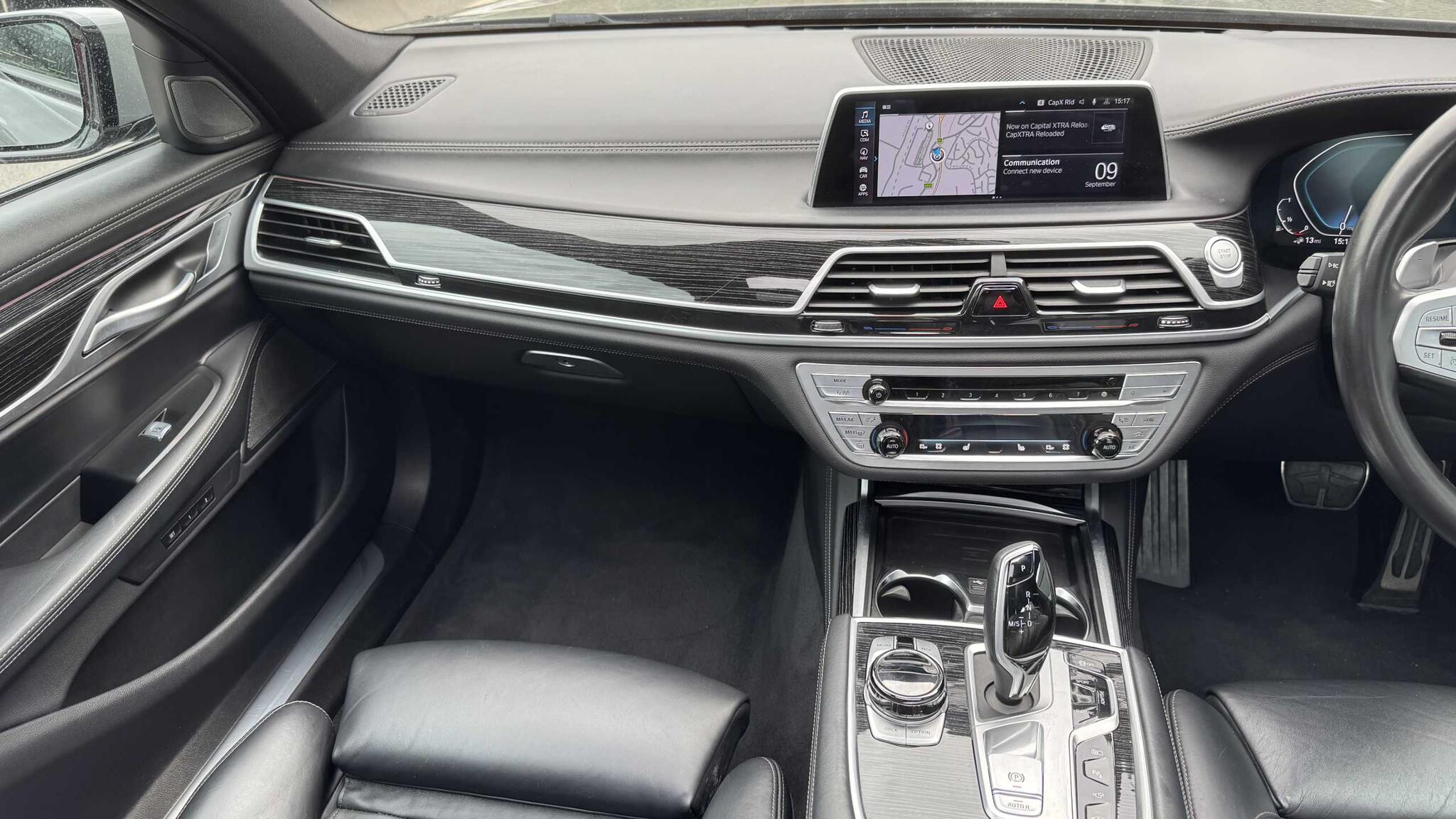 BMW 7 Series view 9