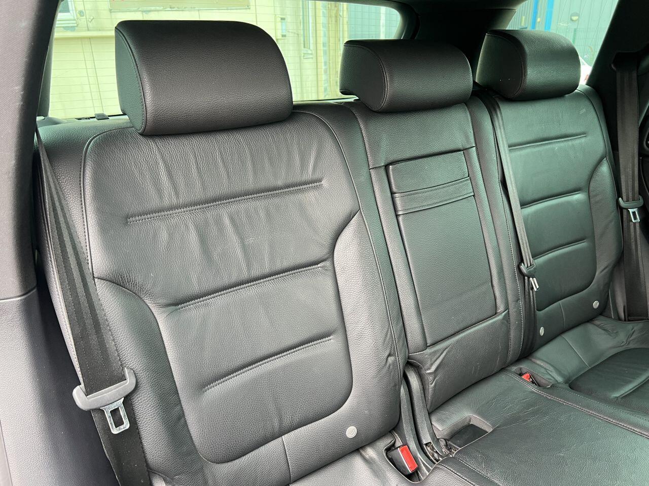 Volkswagen Touareg view 20