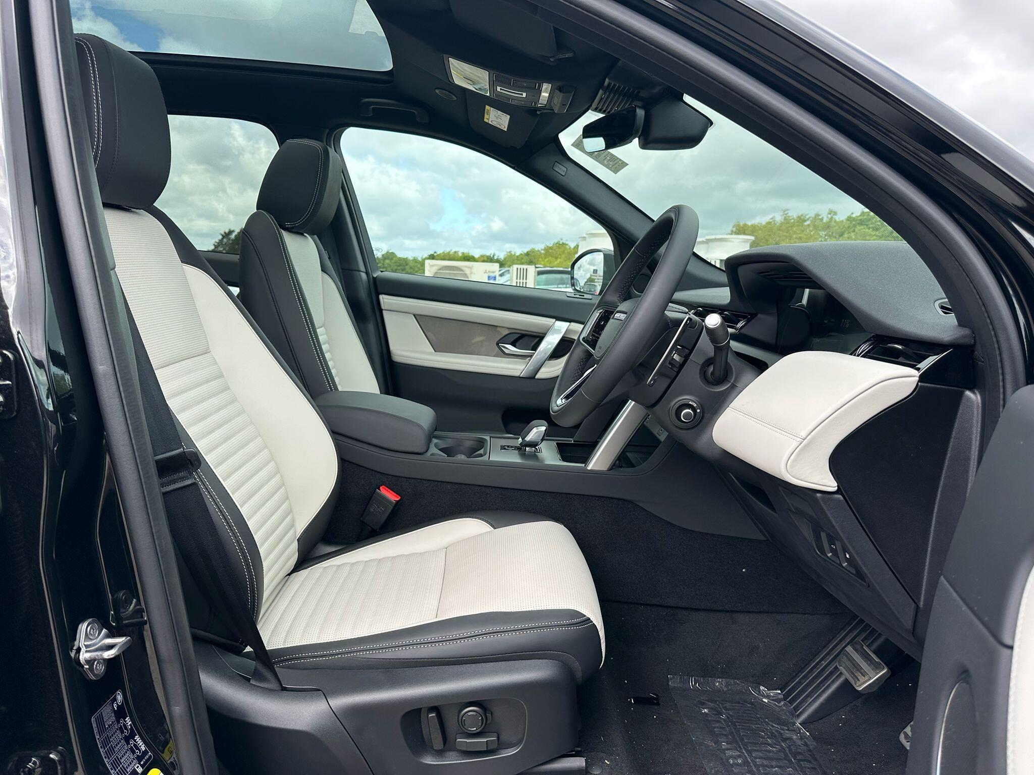 Land Rover Discovery Sport view 10