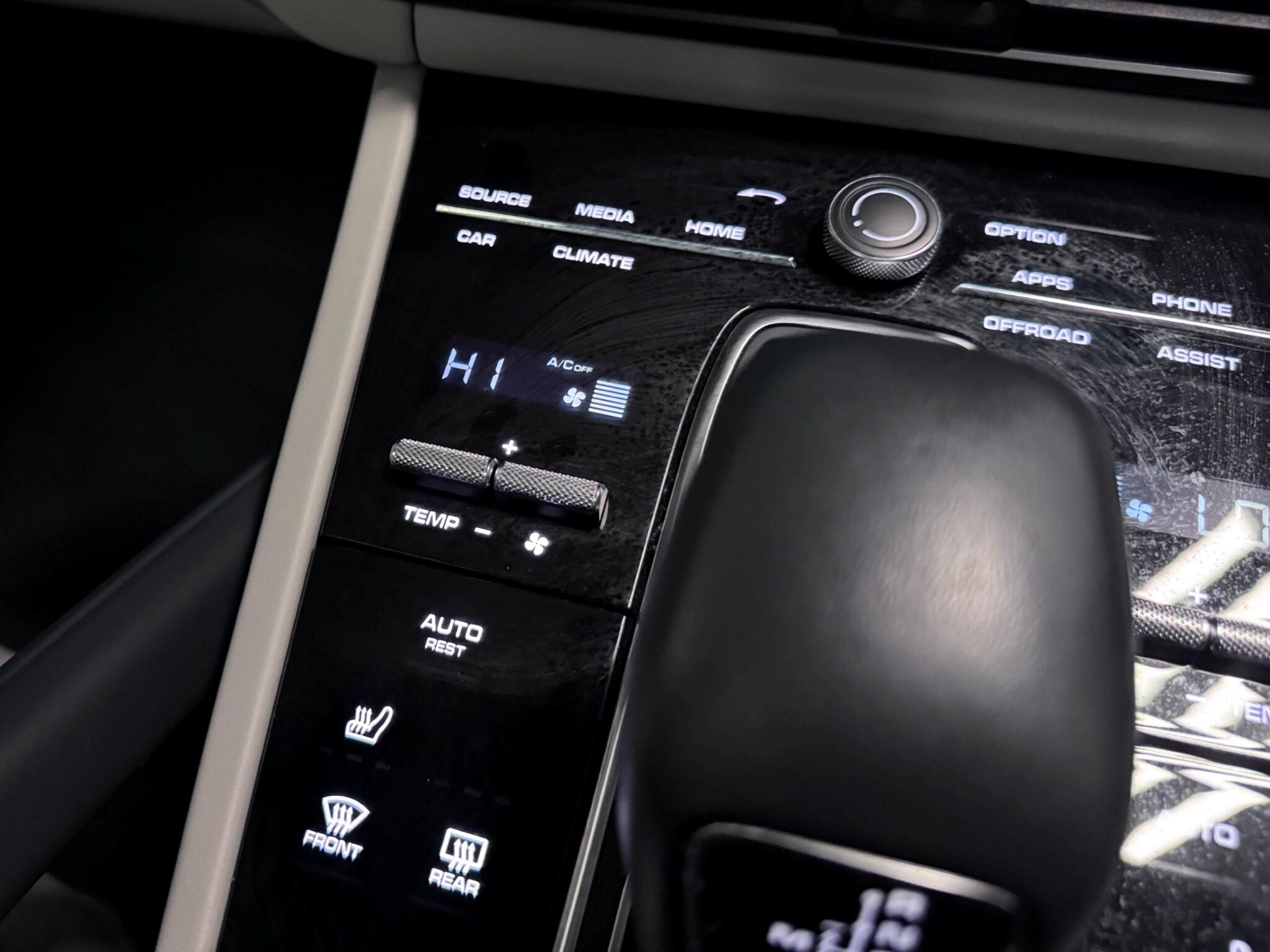 Porsche Cayenne view 35