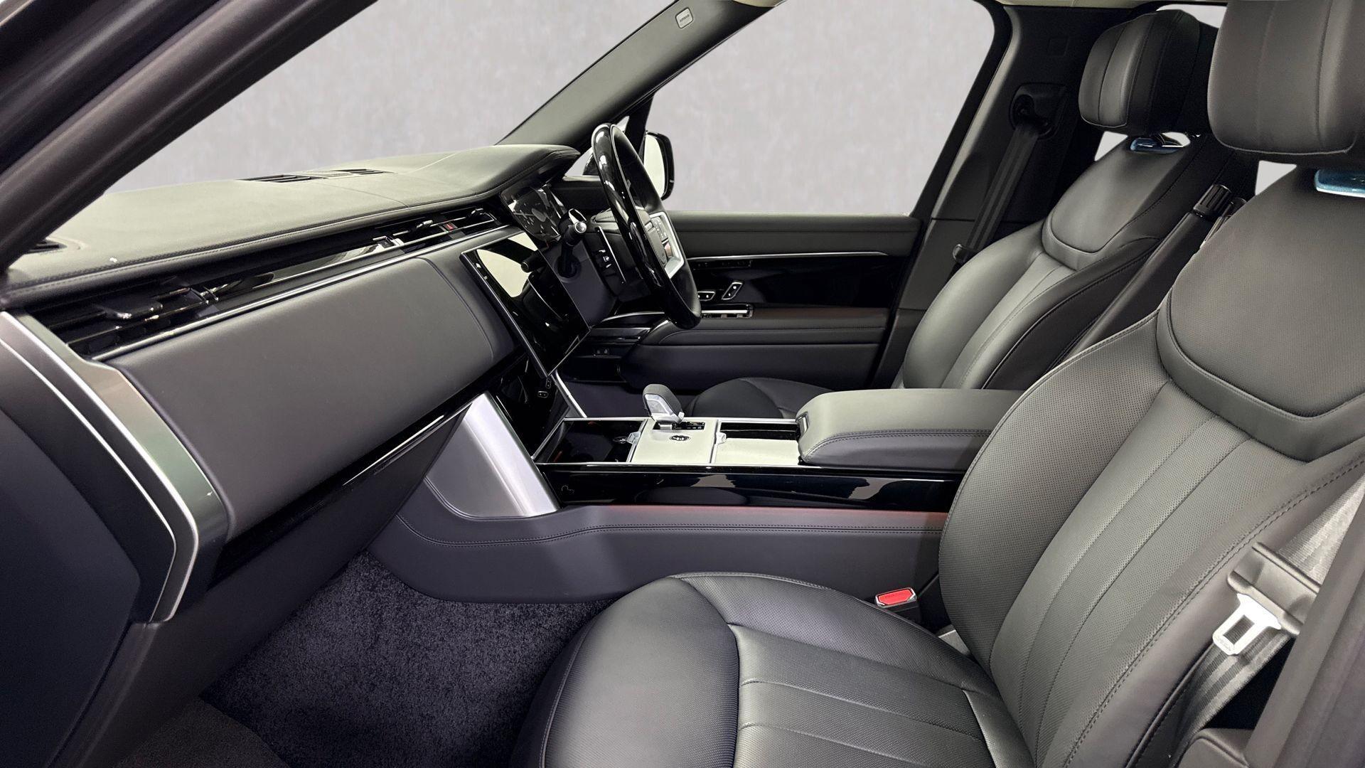 Land Rover Range Rover view 3