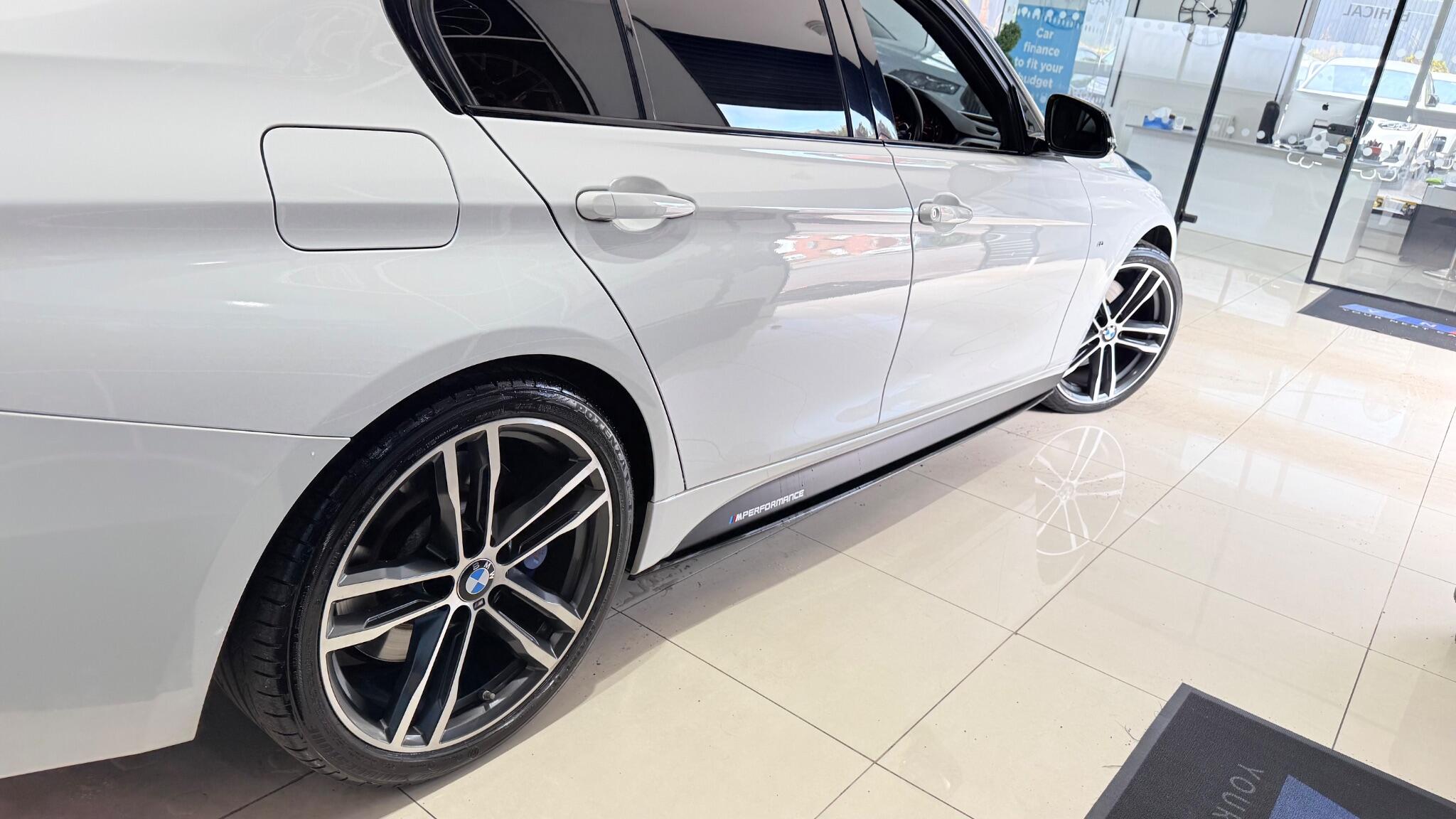 BMW 3 Series view 26