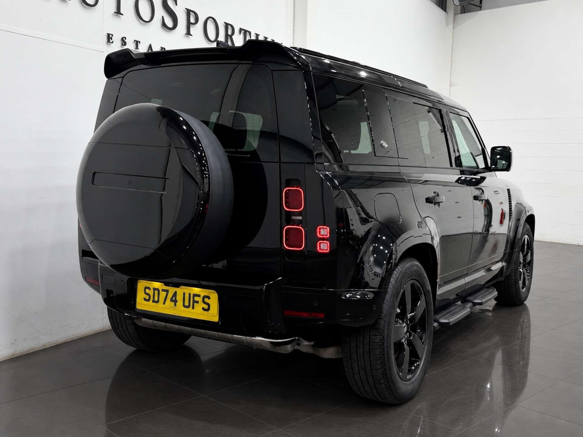 Land Rover Defender view 4