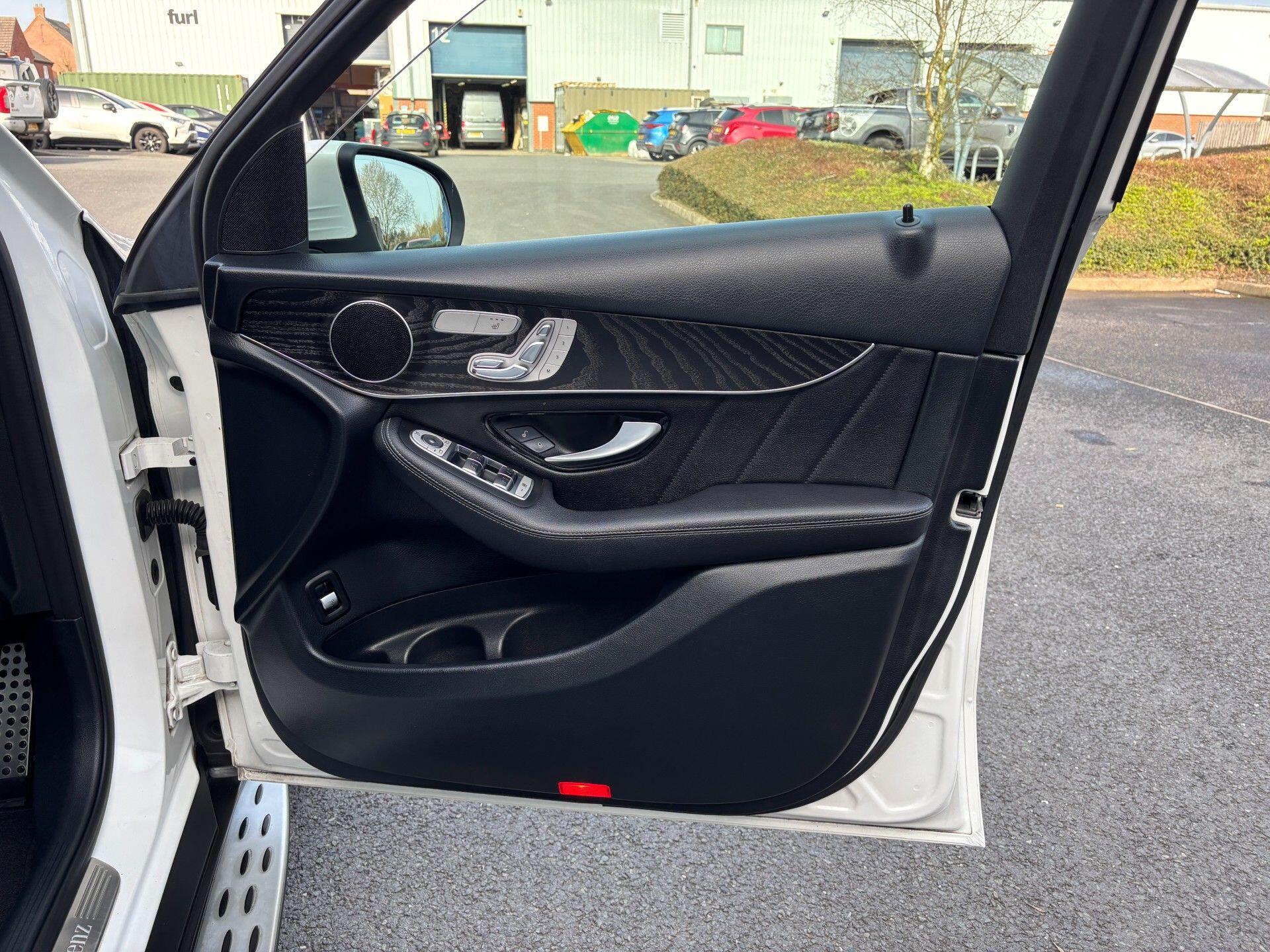 Mercedes-Benz GLC view 24