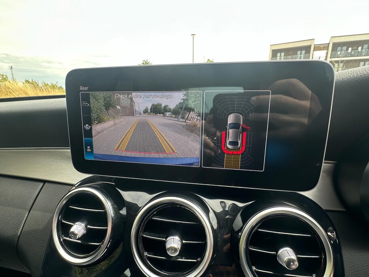 Mercedes-Benz C-Class view 32