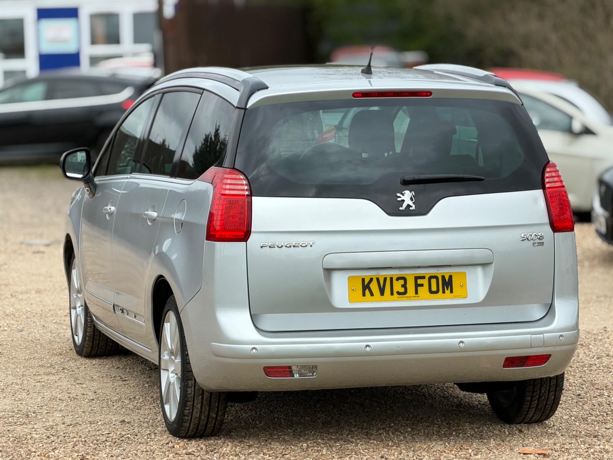 2013 Peugeot 5008 1.6 e-HDi Allure EGC Euro 5 (s/s) 5dr image 8