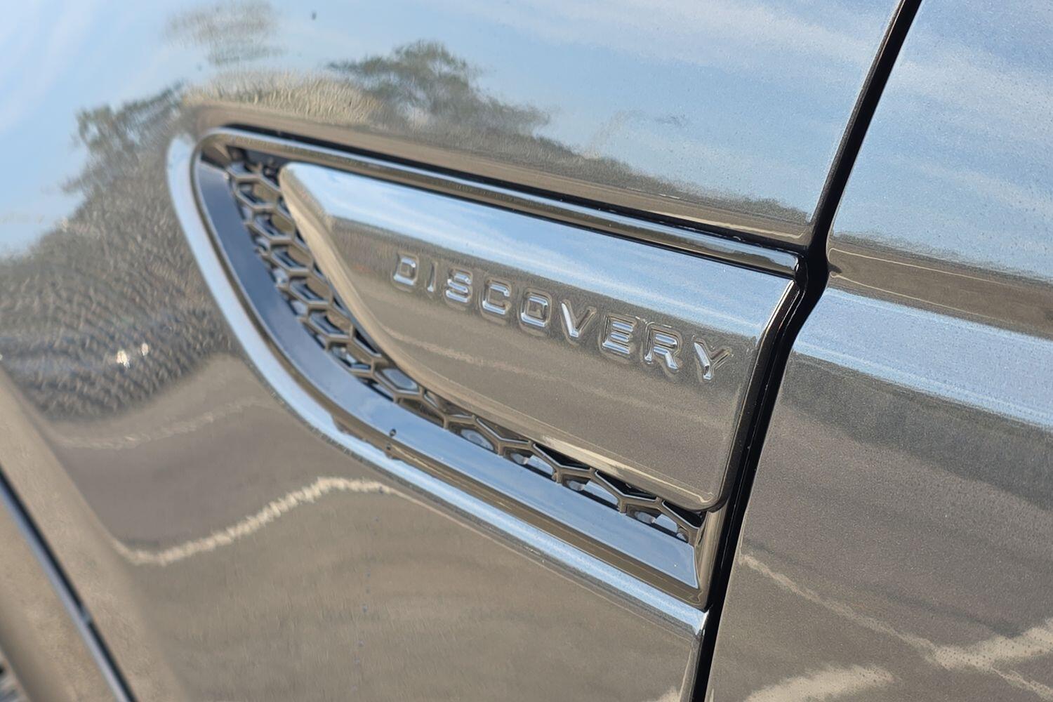 Land Rover Discovery Sport view 24