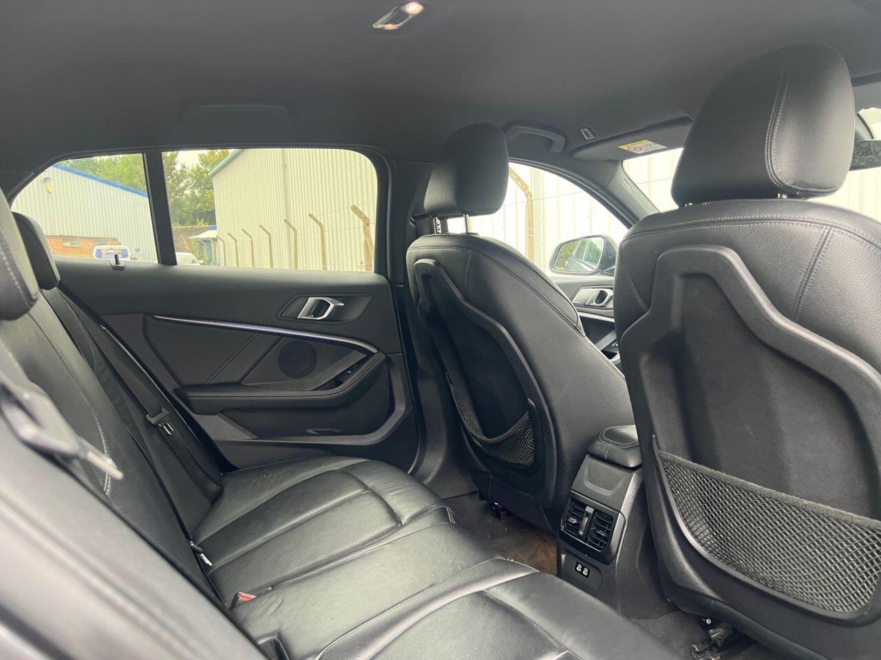 BMW 1 Series view 18
