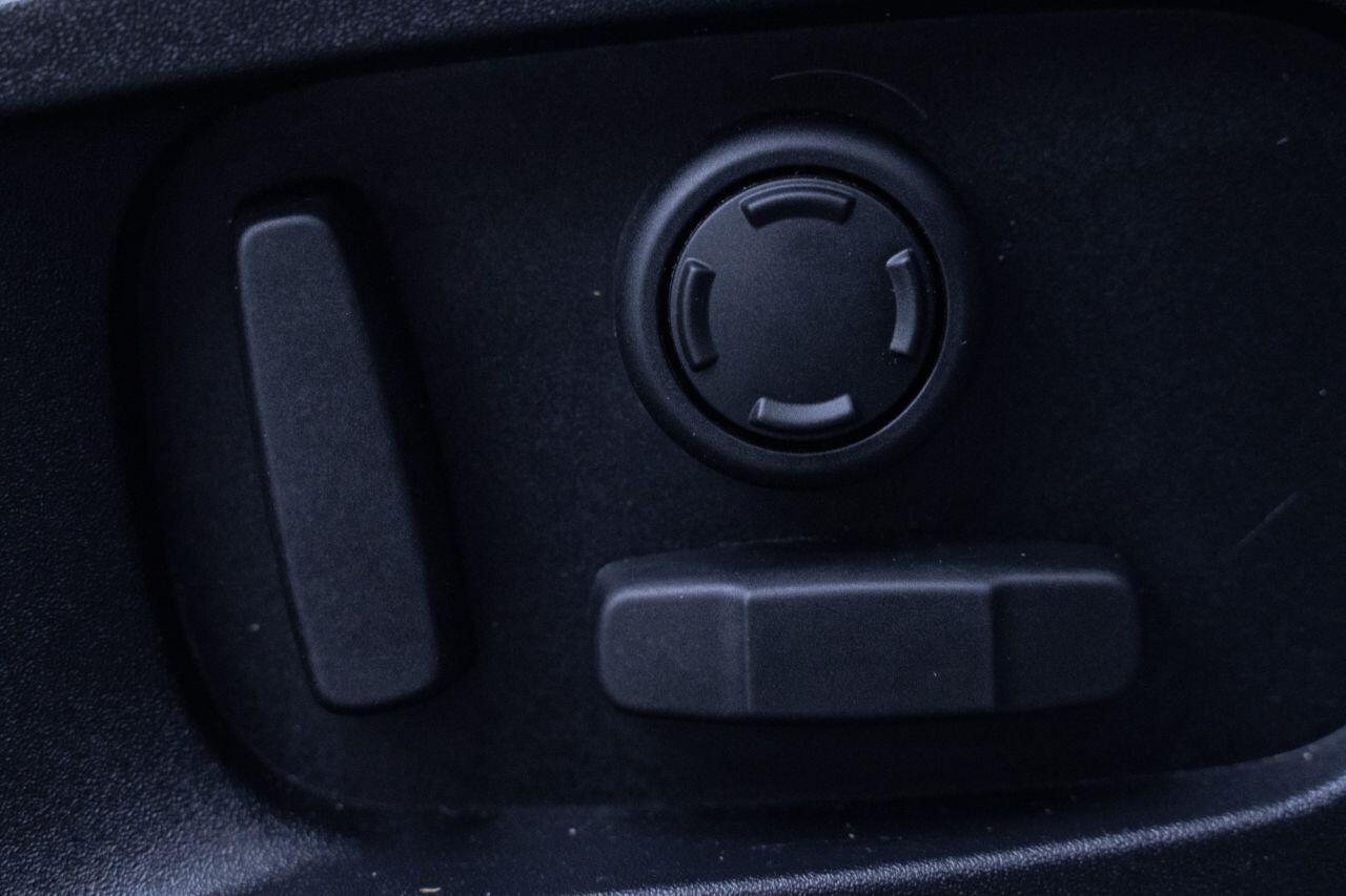 Land Rover Defender view 20