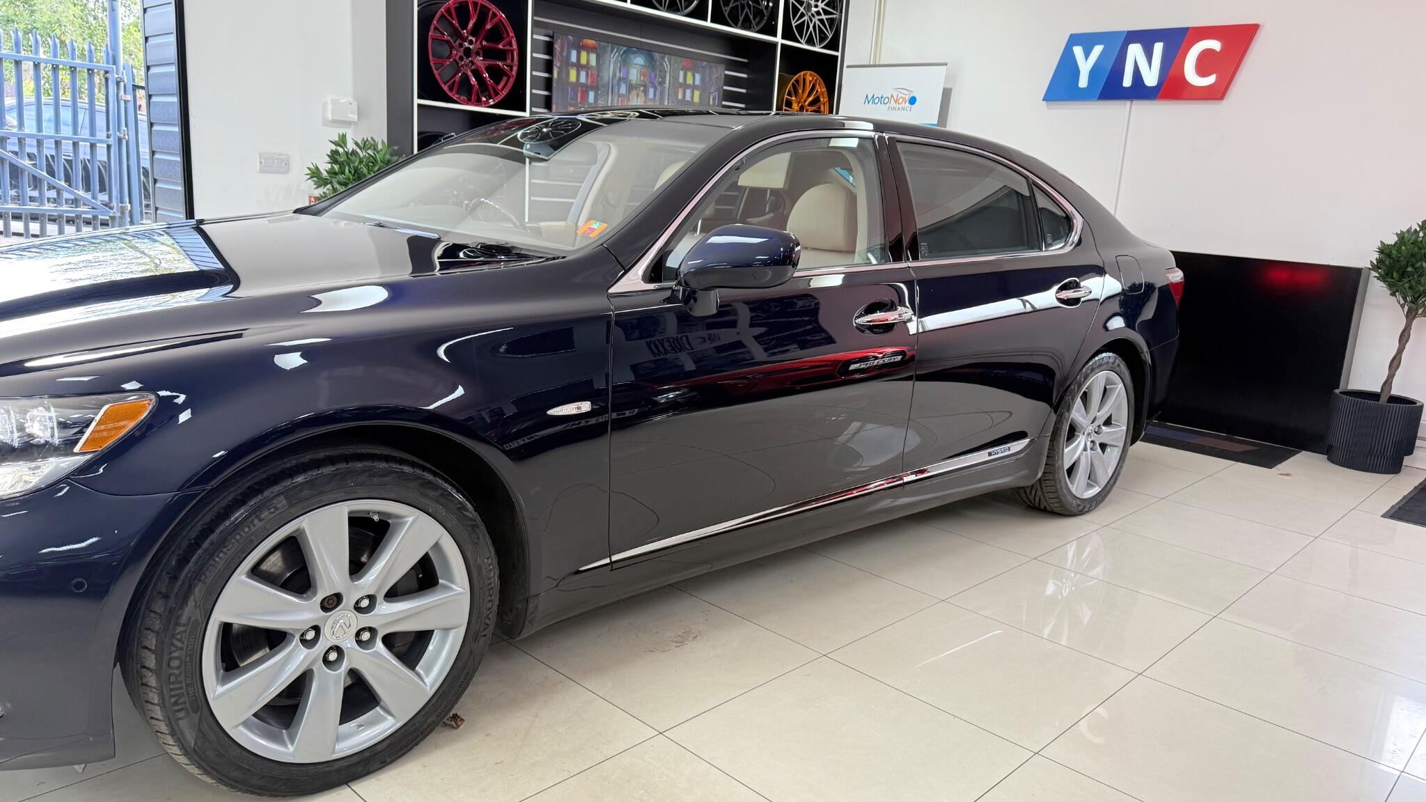 Lexus LS view 26