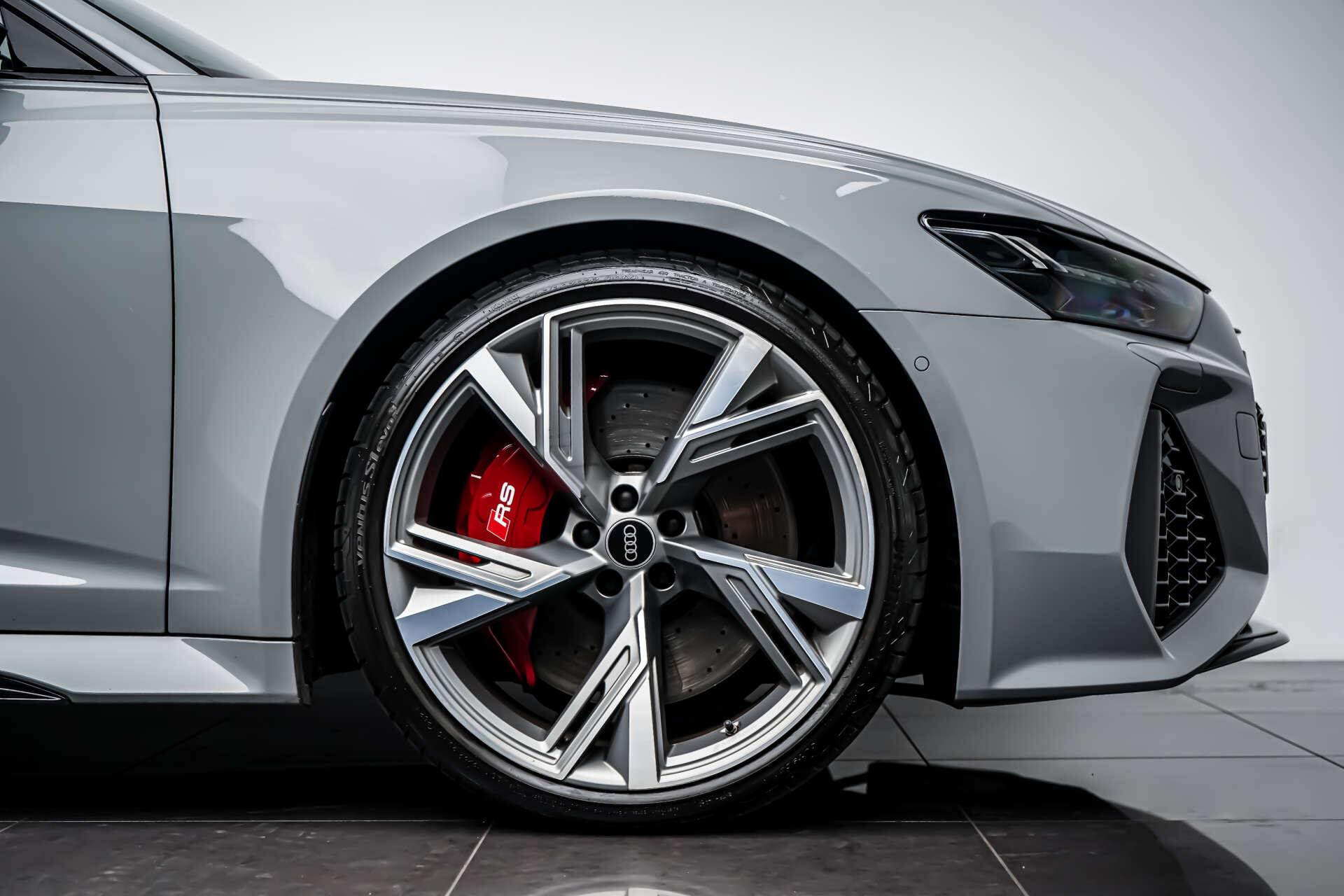 Audi RS6 Avant view 11