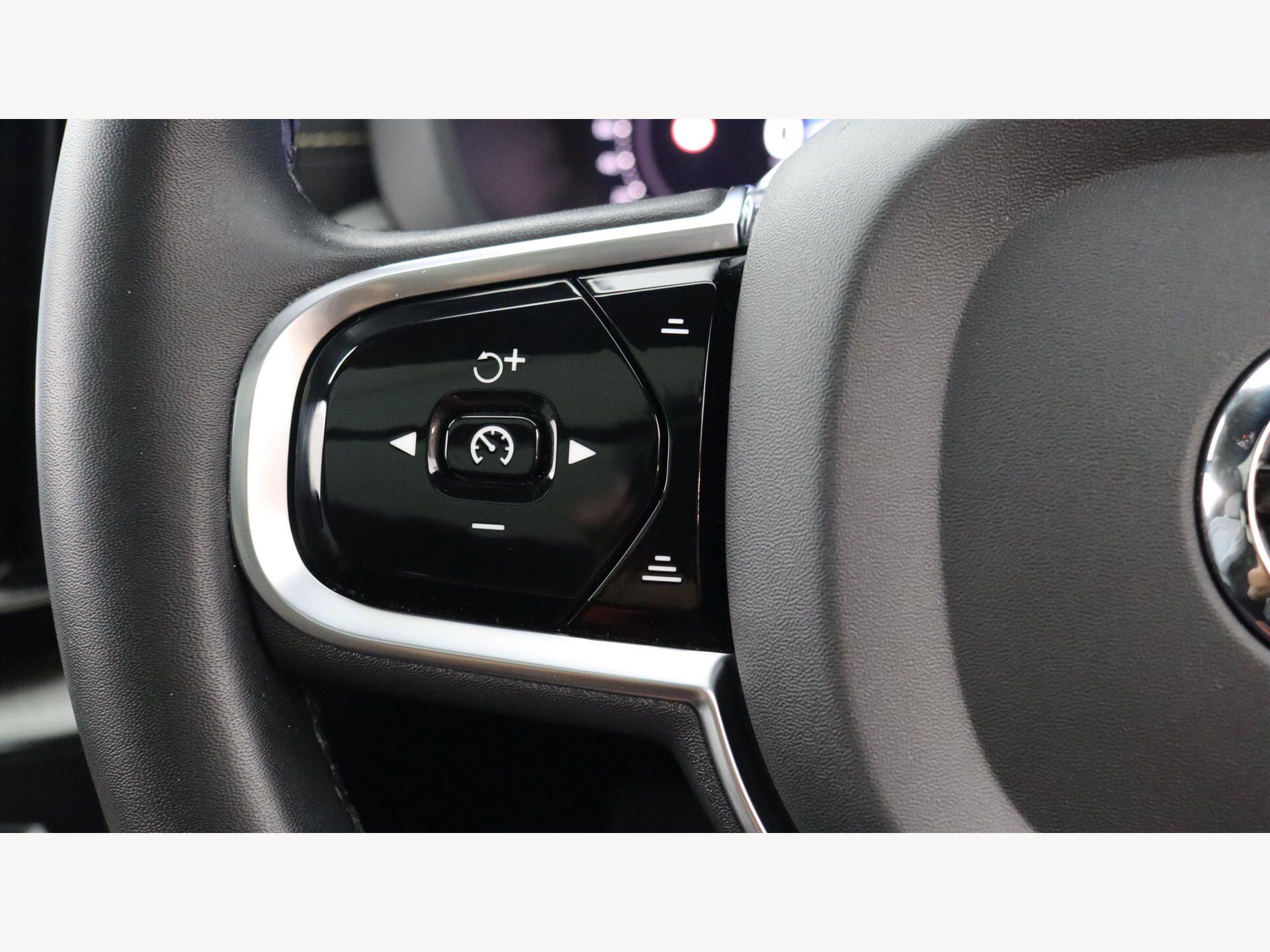 Volvo XC60 view 22